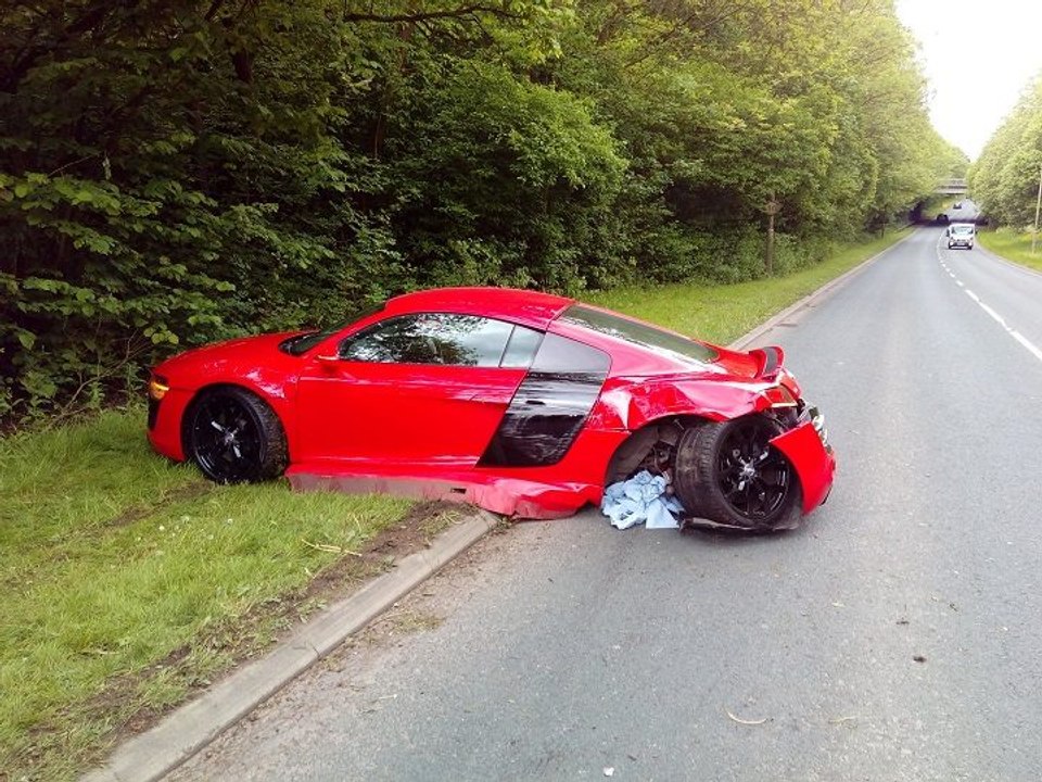 Audi R8 Crash and aftermath chaos.
