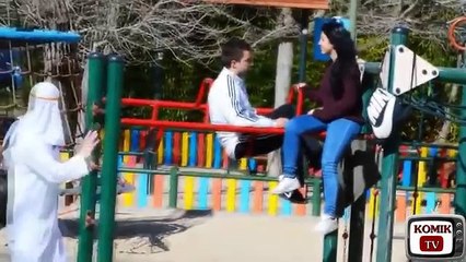 GÜLMEK İSTİYORSAN İZLE ! BOMBA KORKUTMA ŞAKASI