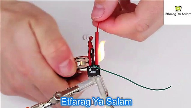 How to make a solar phone charger كيف يمكنك صنع شاحن بالطاقة الشمسية لتليفونك المحمول