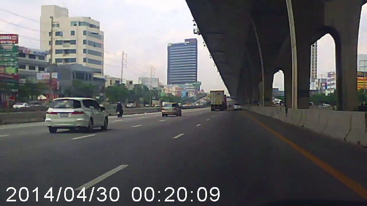 Traffic Cop Has NEAR MISS While Directing Cars