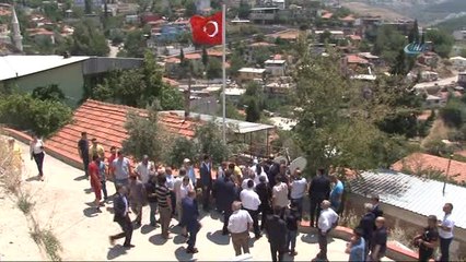 Başbakan Yıldırım'dan Şehit Evine Ziyaret