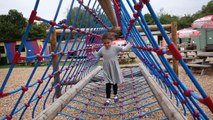 Château enfants pour amusement amusement énorme dans enfants de plein air parc Cour de récréation jouet Battersea zoo hd