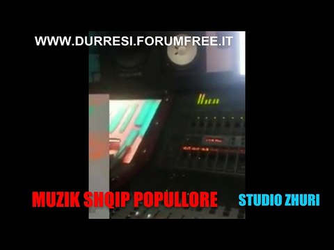 Klod Yzeiri -Neper Shtyllat Telefonit Studio Zhuri