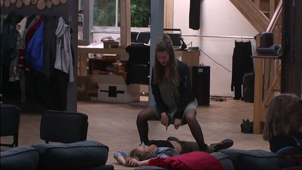 Romy en Demi doen raar