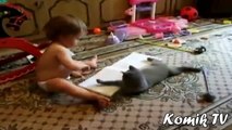 Birlikte Oynamak Komik Kediler Ve Bebekler _ En Komik Bebekler