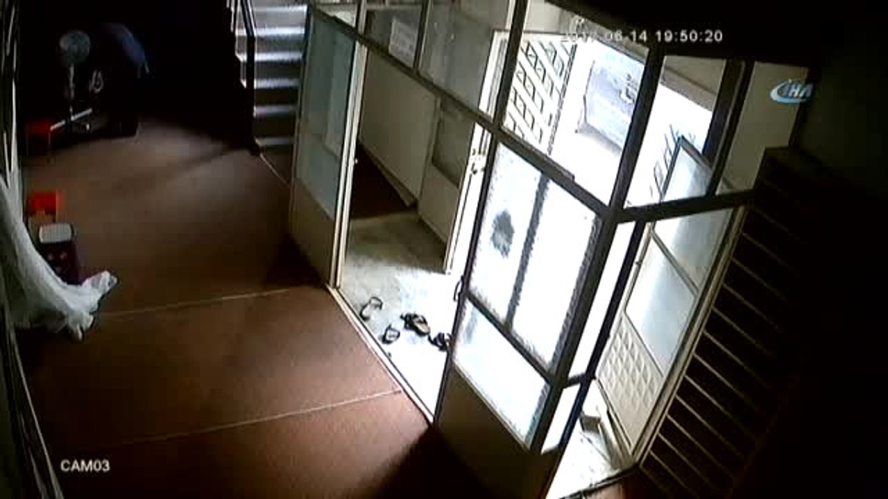 Vantilatör Çalmak İçin 4 Rekat Namaz Kıldı... O Anlar Kamerada