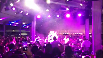 Neymar curte show do Thiaguinho em Vitória