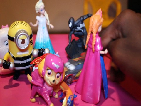 CARS SAVES EVERYONE FROM MCQUEEN + MINION SWIPER ELSA MOANA GIDGET SKYE BENNY ANNA SPIDERMAN Toys Video