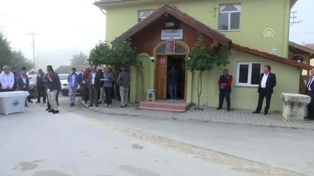 CHP Genel Başkanı Kılıçdaroğlu, Bayram Namazını Karaağaç Köyünde Kıldı