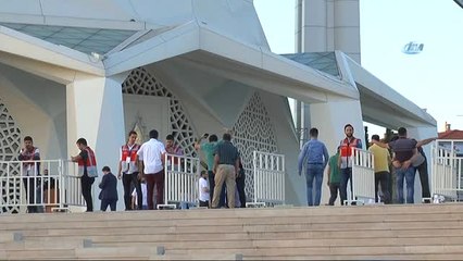 11'inci Cumhurbaşkanı Abdullah Gül, Bayram Namazını Marmara İlahiyat Camii'nde Kıldı