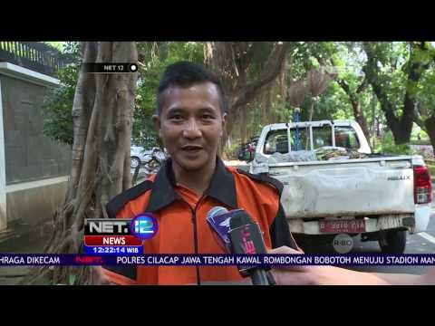 Viral Anggota Pasukan Oranye Menyelam di Selokan - NET12