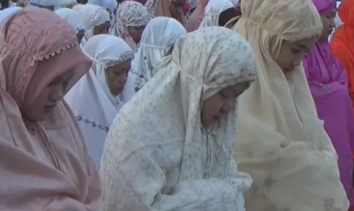 Tri Rismaharini Ikut Shalat Ied di Balai Kota Surabaya