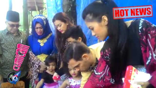 Hot News! Tepat di Moment Lebaran Ibunda Menangis di Makam Jupe - Cumicam 25 Juni 2017