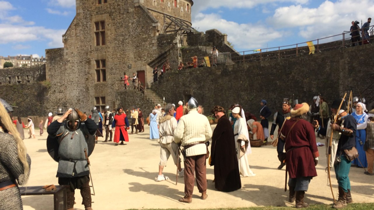 L'attaque du château aux Riches Heures de Fougères