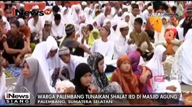 Warga Palembang Salat Ied di masjid Agung Hingga Jembatan Ampera