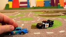 Makvin coche carretillas policía mientras VILS robo de dibujos animados sobre los coches