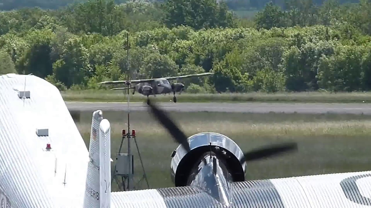 Ce pilote d'avion est fou et très talentueux