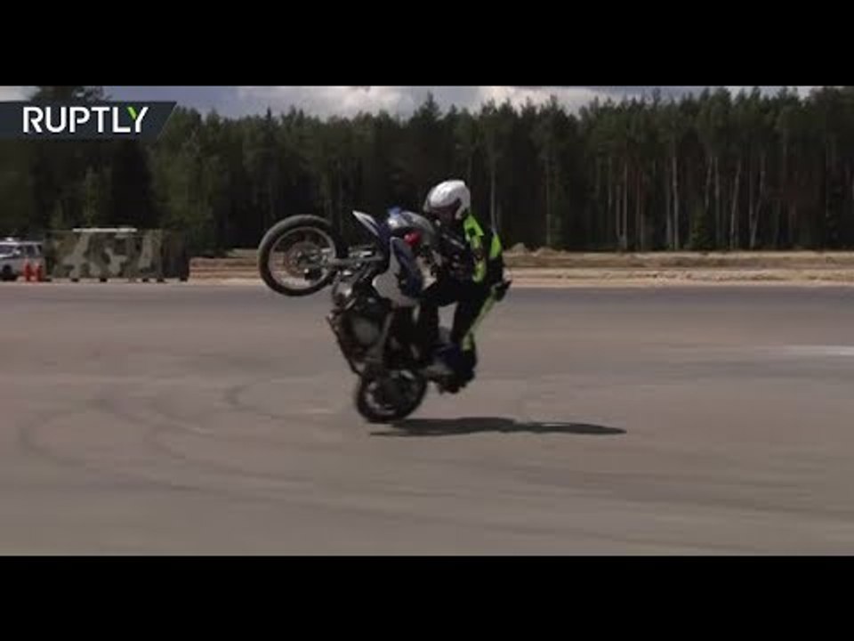 Pirouettes & Feats: Russian military cops pull off extreme in-sync stunts