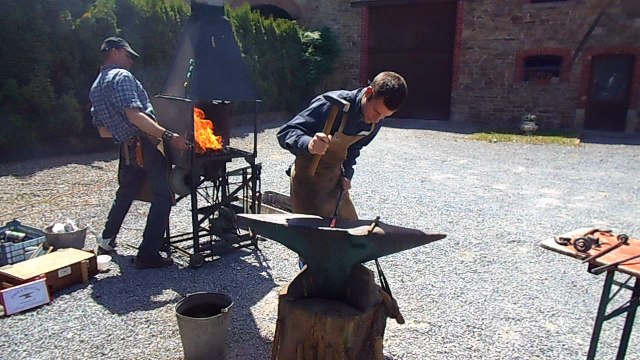 Vieux métiers à Vaux-Chavanne : forgeron