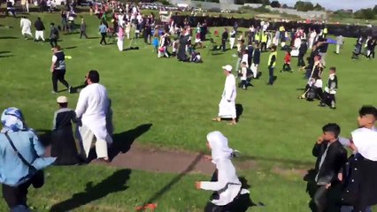 Télécharger la video: URGENT - Grande-Bretagne: Une voiture fonce dans la foule à Newcastle - Plusieurs blessés dont des enfants