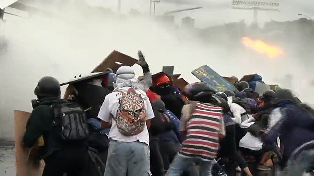 Des milliers de Vénézuéliens descendent dans la rue pour dénoncer la répression