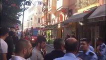 Fatih'te 4 Katlı Binanın Çatı Katı Çöktü 1 Kadın Öldü