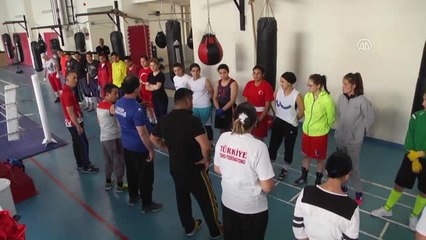 Milli Boksörler, Çalışmalarını Bayramda da Sürdürüyor