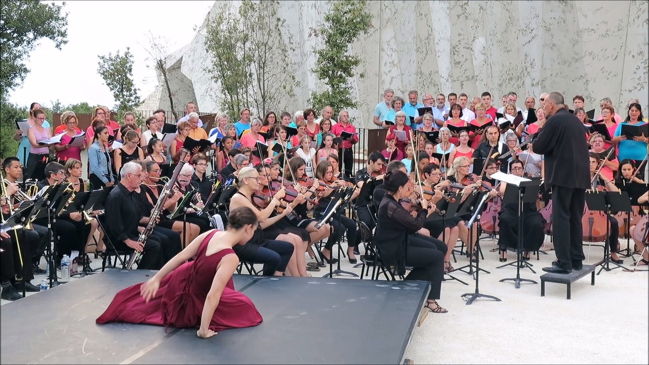 Ardèche musique et danse à la Caverne