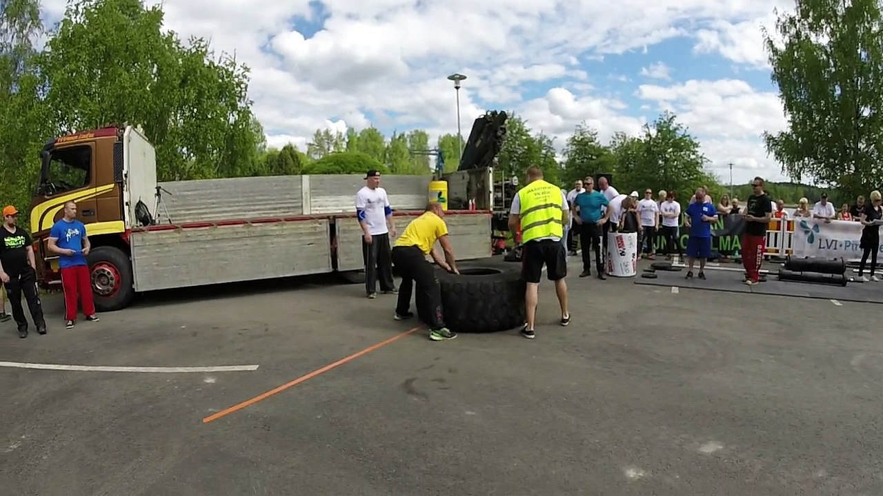Sataman vahvin mies 2017 Laukaa. Alle 105 kg renkaan pyöritys