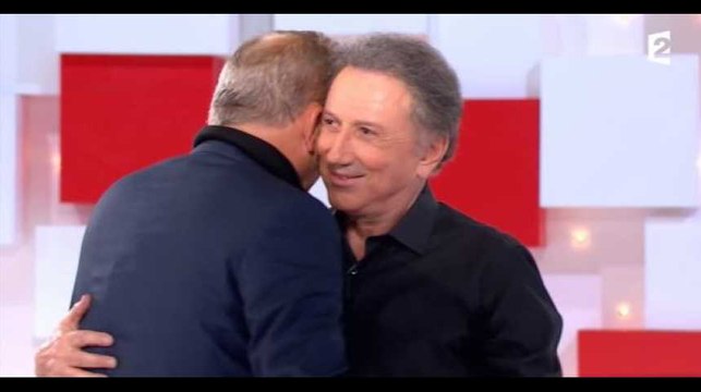 Michel Drucker - Vivement la télé : L’animateur danse un slow avec Antoine Duléry (Vidéo)