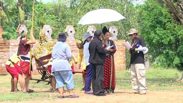 กลับบ้านเรารักรออยู่ 18 มี.ค.2560 บุกกองละคร เพลิงพระนาง (2/4) HD