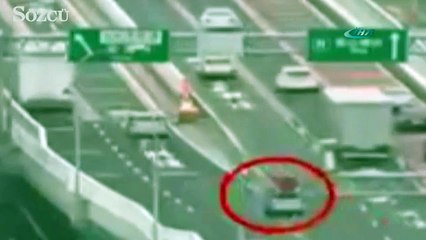 Kararsız sürücü yangın musluğunu patlattı