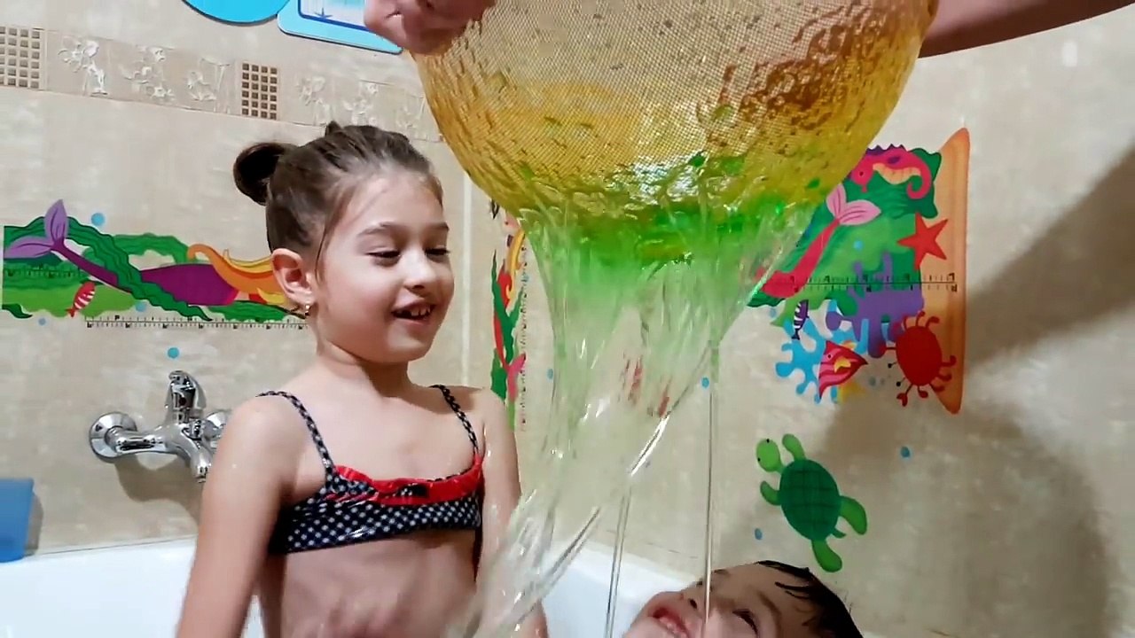 HUGE EGG SURPRISE SLIME BAFF TOY CHALLENGE Bath PlayTime Marvel Superhero Spiderman Elsa F