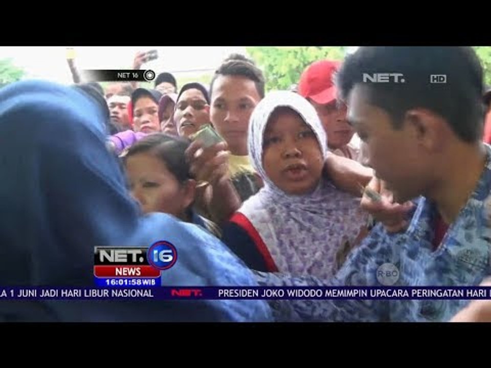 Warga Saling Berebut dan Saling Dorong di Pasar Murah -  NET16