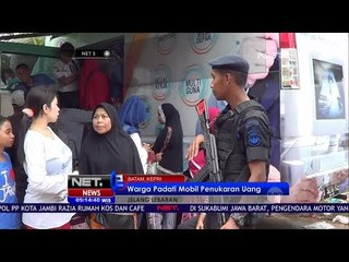 Warga Padati Mobil Penukaran Uang - NET5