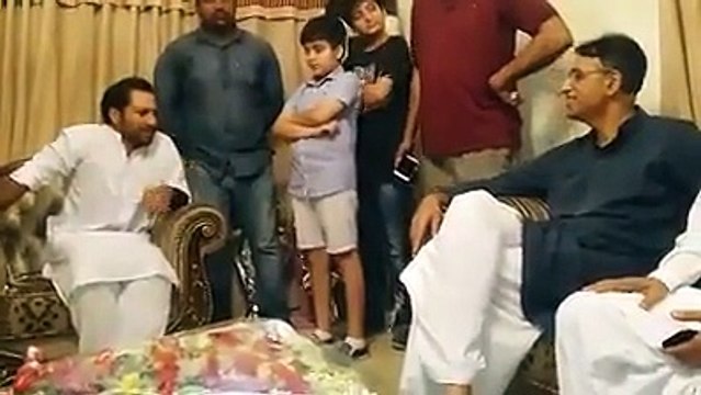 Sarfraz Ahmed Explains His Strategy Against India To Asad Umar And Arif Alvi