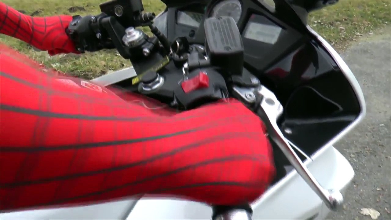 Gelé ponton dans vie réal homme araignée contre Compilation de vampire anna joker elsa super