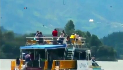 Un bateau se retourne en Colombie
