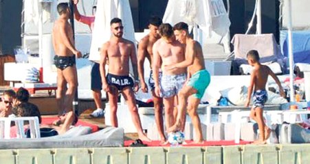 Emre Mor, Tatile Gittiği Çeşme'de Kendine Hayran Bıraktı