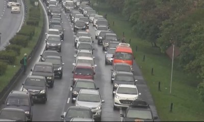 Antrean Panjang Kendaraan Terjadi di Tol Cileunyi