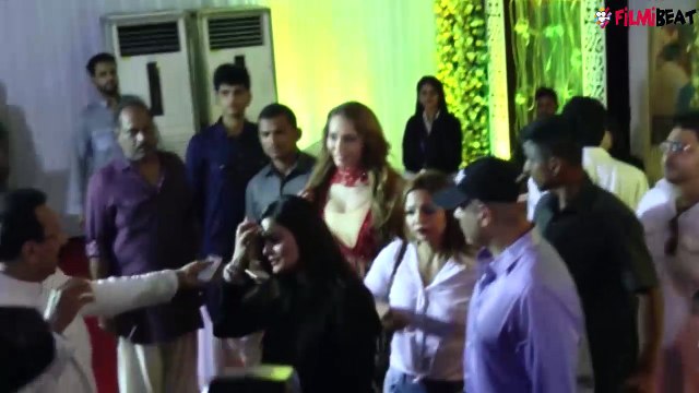 Salman Khan Iulia Vantur and family at Baba Siddique IFTAR Party | FilmiBeat