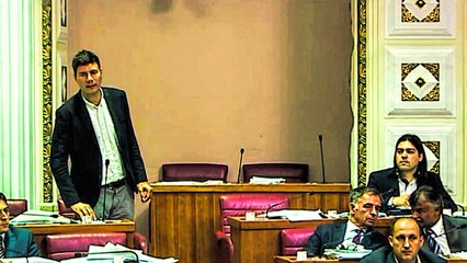 Pernar: "Podsjećate me na vestern 'Za dolar više'."
