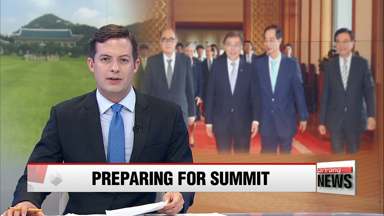 President Moon holds meeting with former diplomats to U.S. for advice ahead of summit