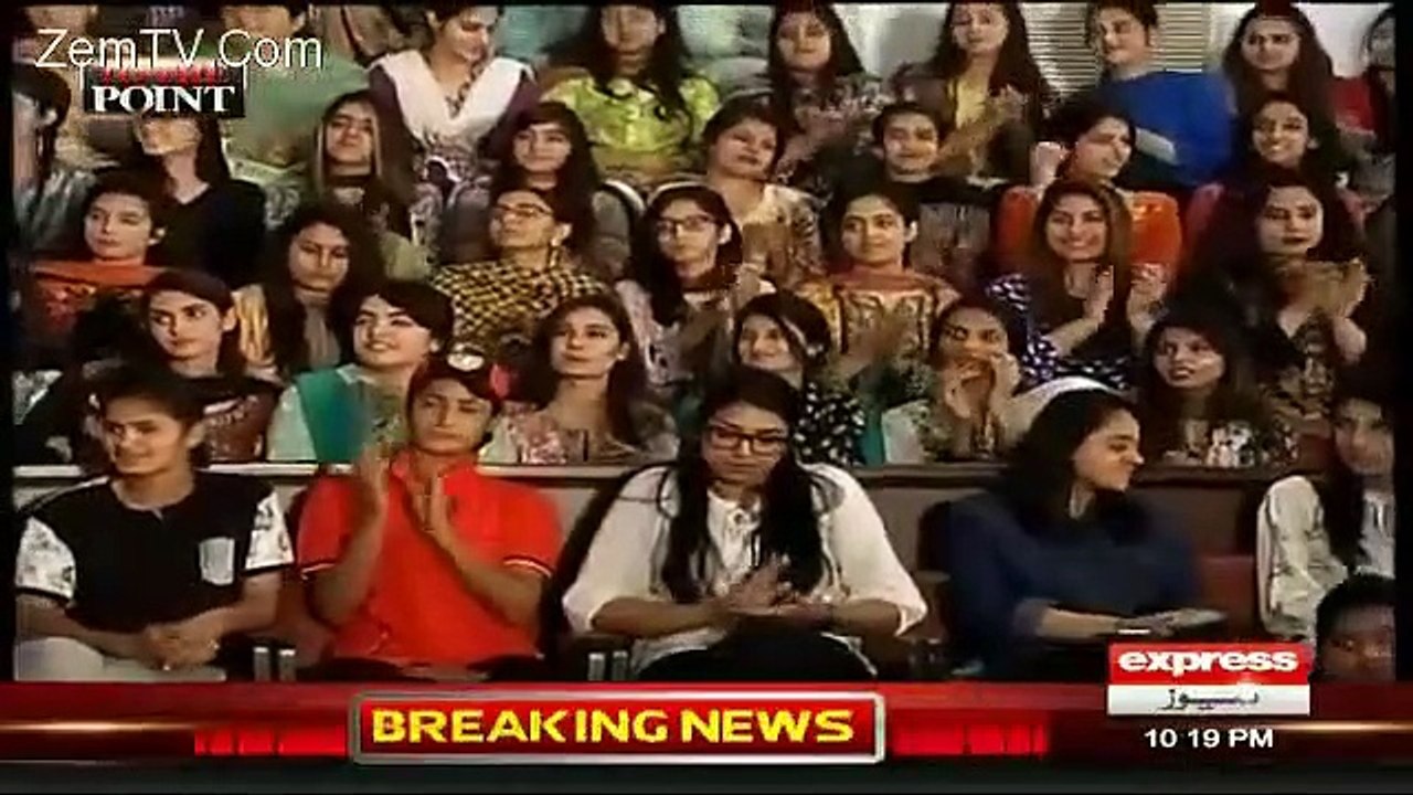 A Young Pakistani Boy is Shaking Nawaz Sharif