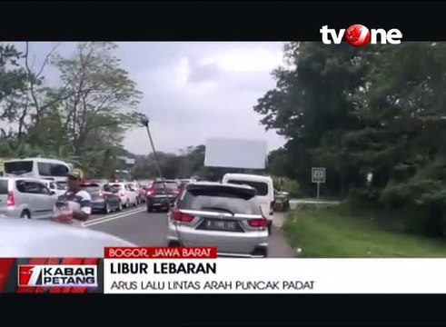 Arus Lalu Lintas Arah Puncak Padat