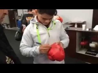Floyd Mayweather vs Marcos Maidana chino signs batman cape EsNews Boxing
