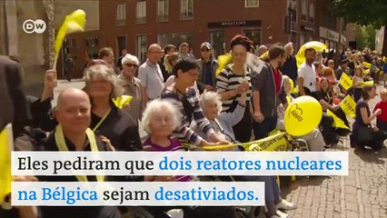 Milhares fazem corrente humana pelo fechamento de reatores nucleares