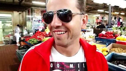 Vent coups sa jupe vers le haut dans