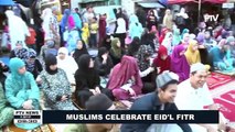 Muslims celebrate Eid'l Fitr