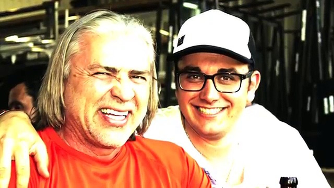 Menschen bei Fenster Schmidinger